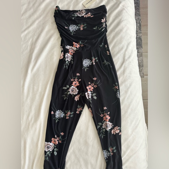 Strapless Floral pant romper - Picture 1 of 4